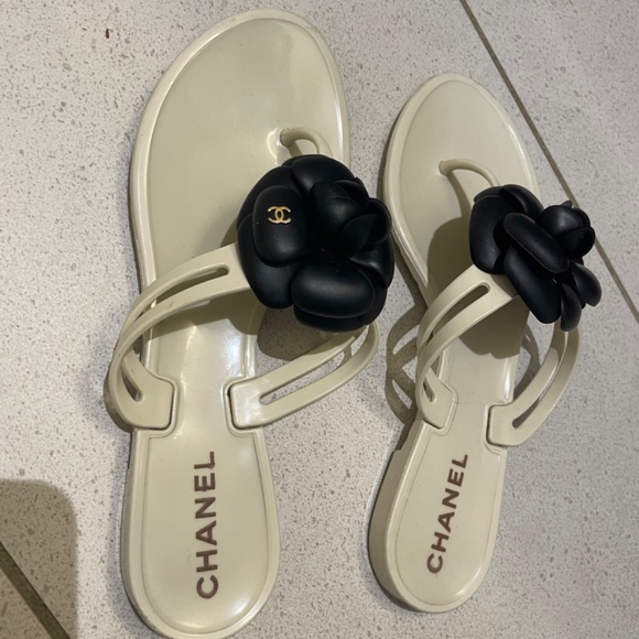 Authentic Chanel camellia jelly sandals eu 37 size 6.5 us white - Picture 2 of 4